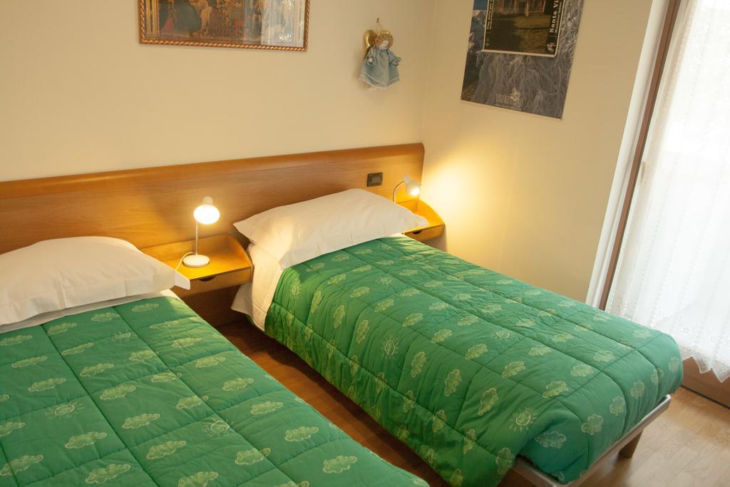 Appartamento Lombardi Riva del Garda Quarto foto